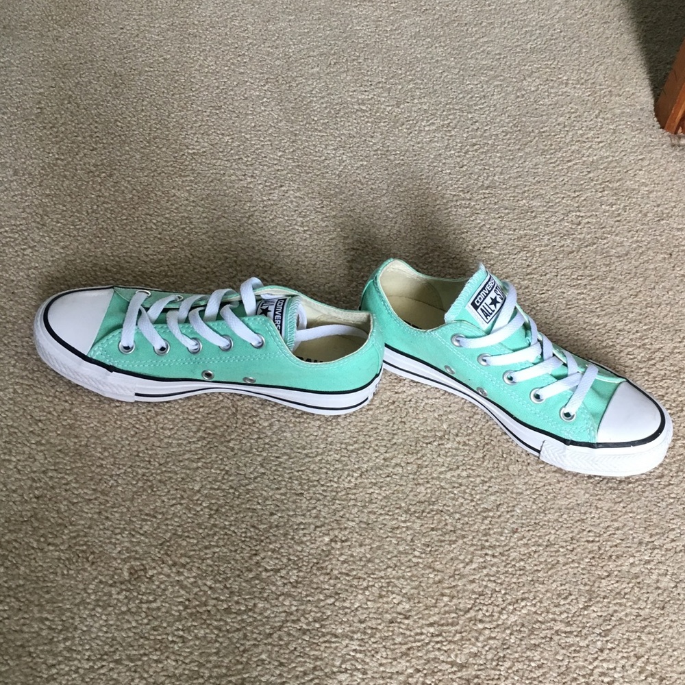 LIKE NEW Converse chuck taylor all star low tops - Picture 2 of 6